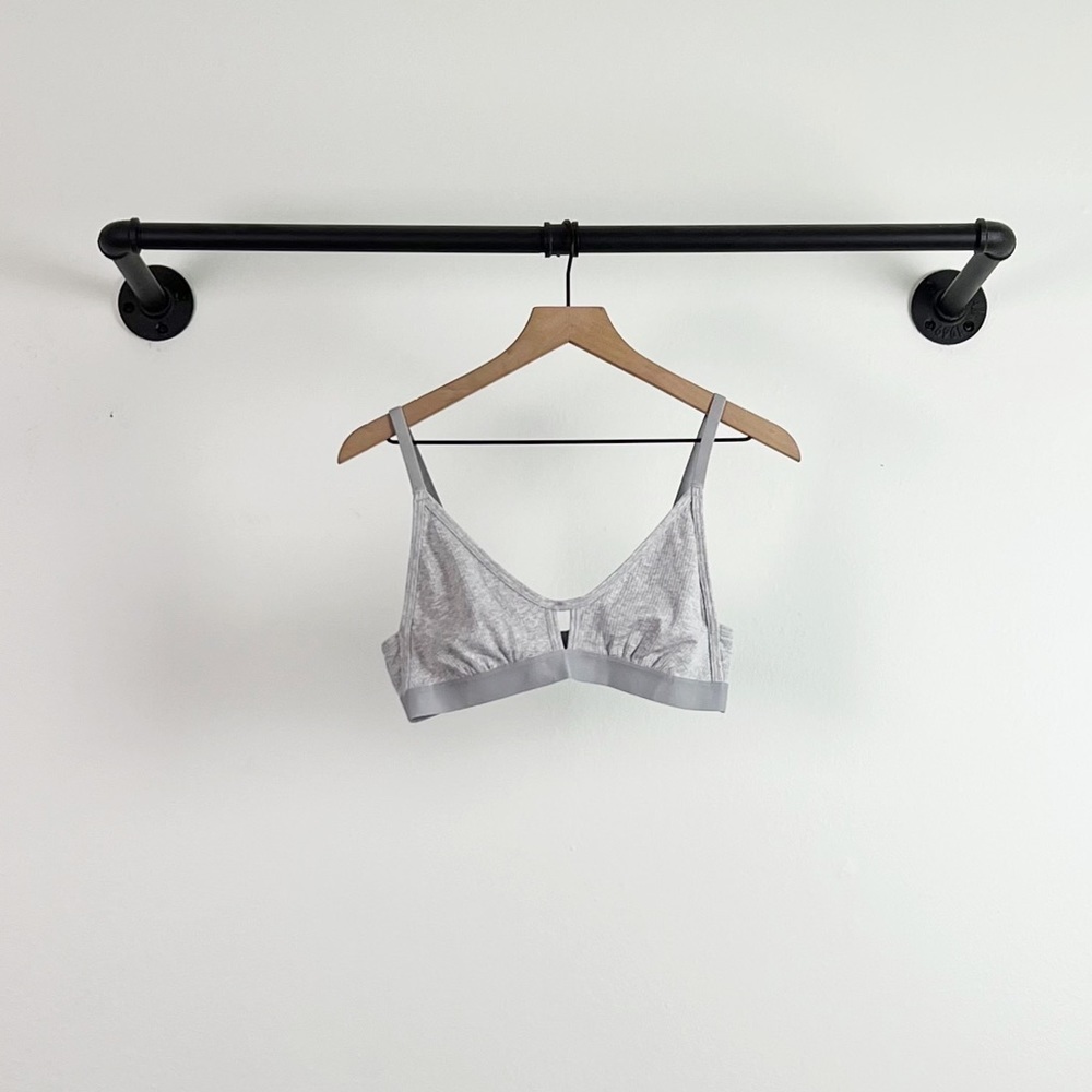 NEW Aerie Ribbed Keyhole Triangle Bralette in Grey - Picture 5 of 8